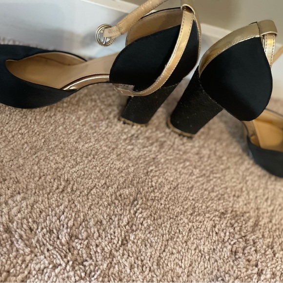 Black and gold - Picture 3 of 7